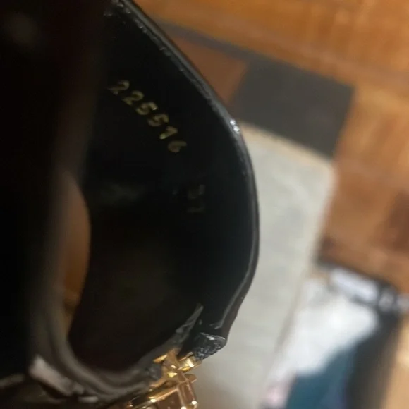 Gucci Black Patent Leather Heels - Picture 9 of 10